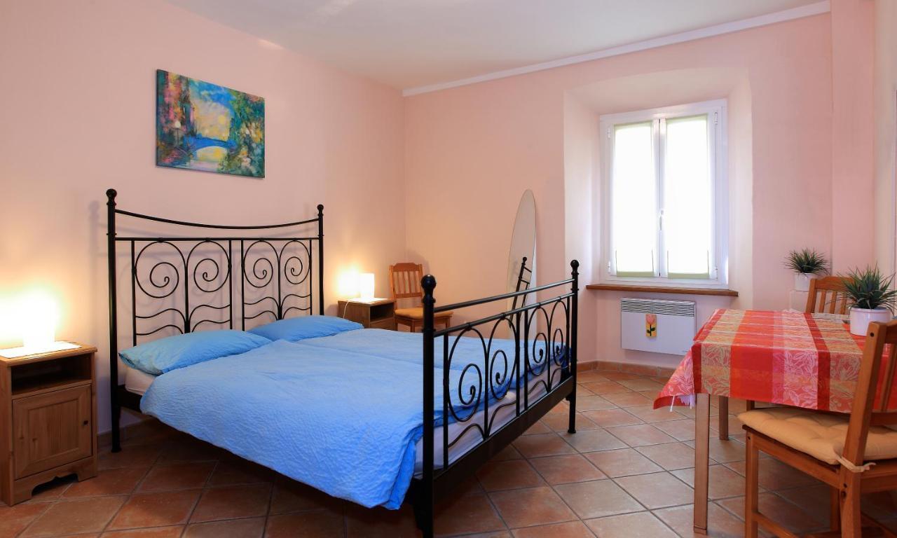 Annie'S Bed & Breakfast Ascona Rum bild